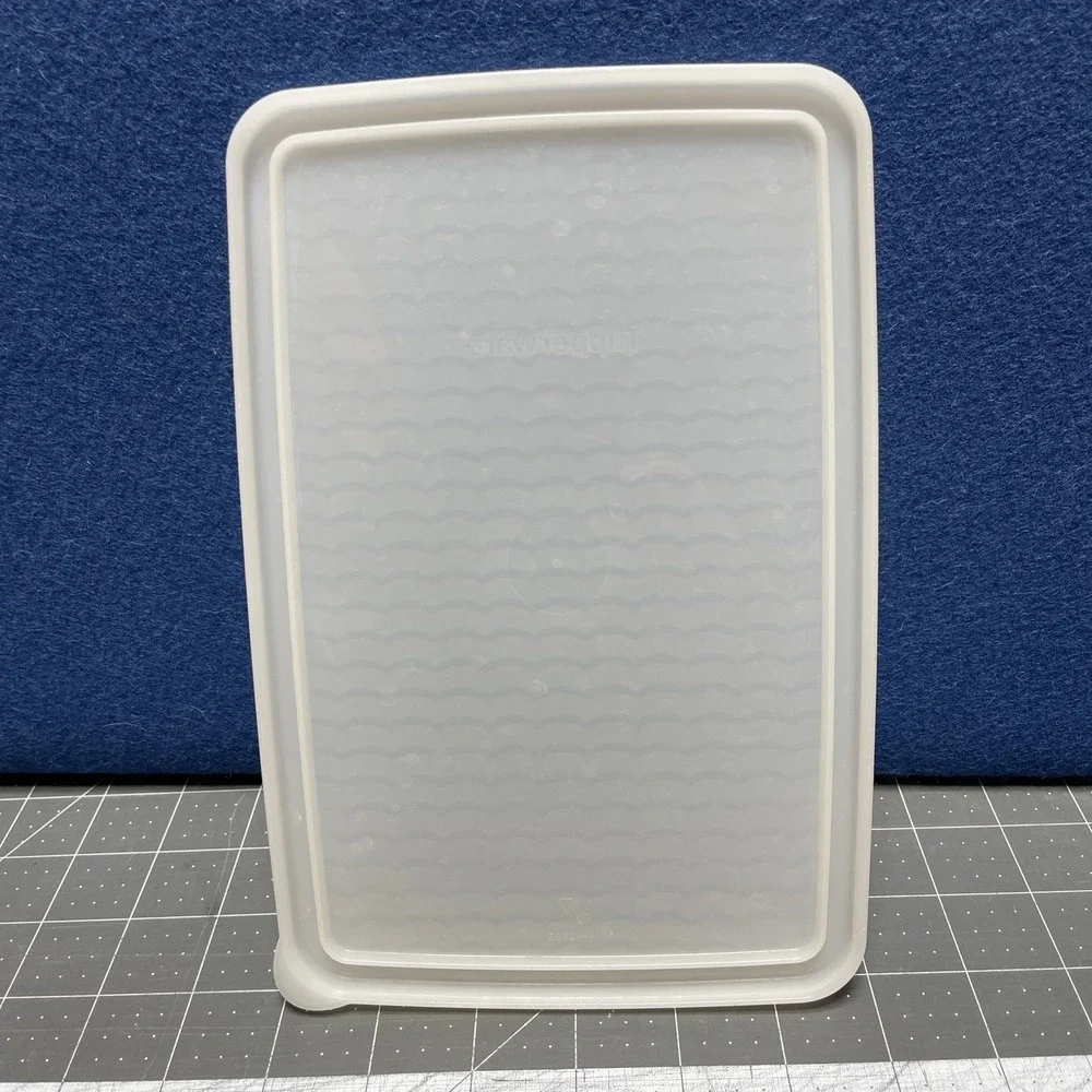 Tupperware 6